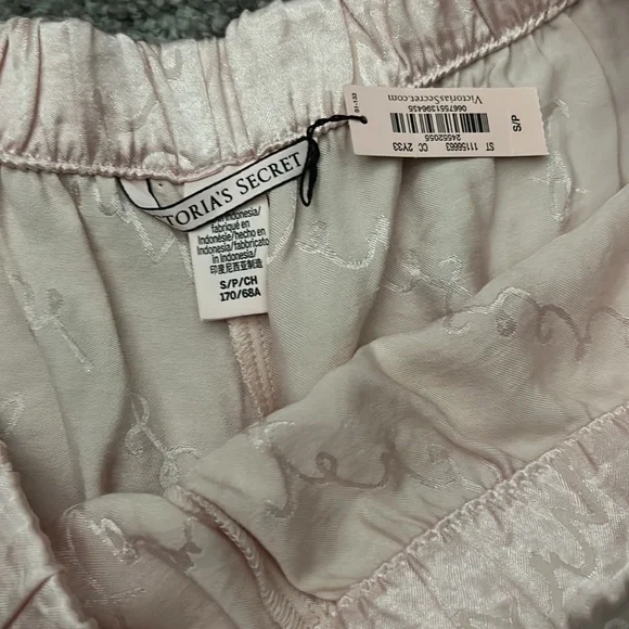 Victoria Secret Satin Shorts NWT - Picture 3 of 4